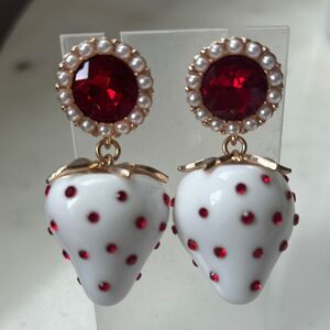 Betsey Johnson‎ whimsy Pearl and Red Gem Strawberry pierced Earrings